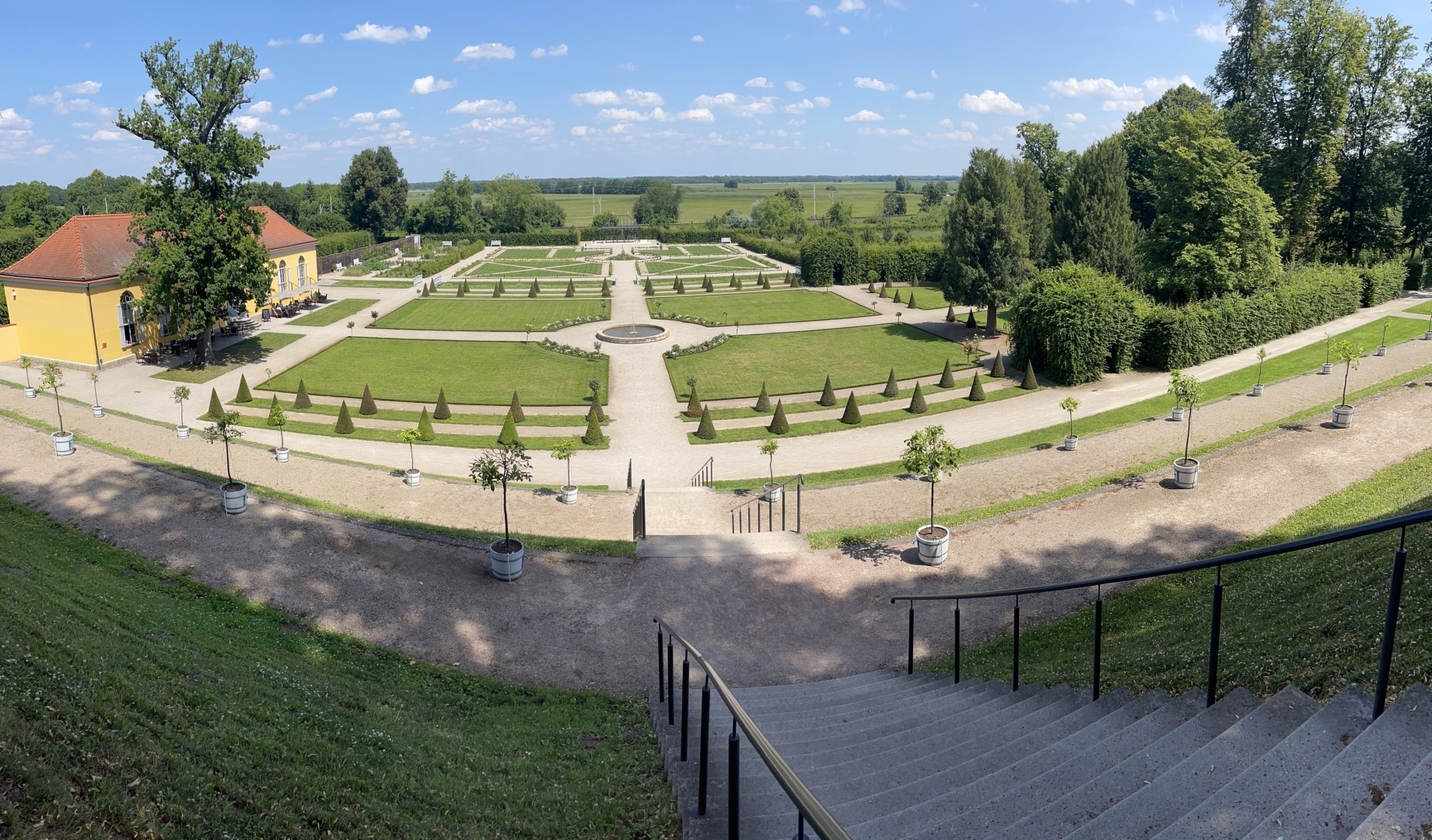 Neuzelle-5 mit Blick über den Klostergarten und die Oderniederung